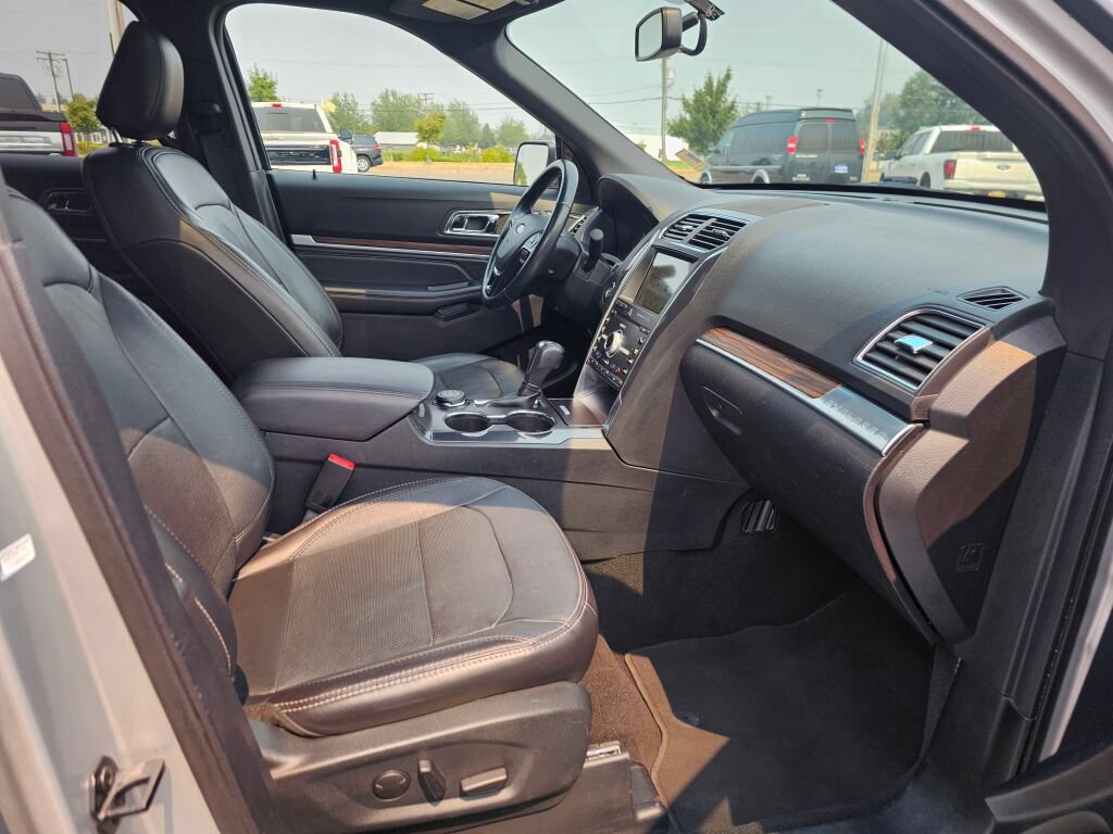 Used 2019 Ford Explorer Limited w/ Class III Trailer Tow Package AWD/4WD image 11