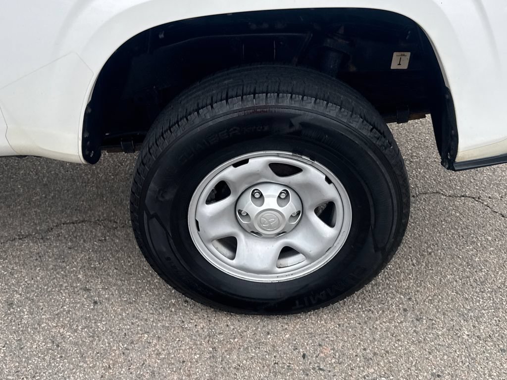 Used 2022 Toyota Tacoma SR5 RWD image 38