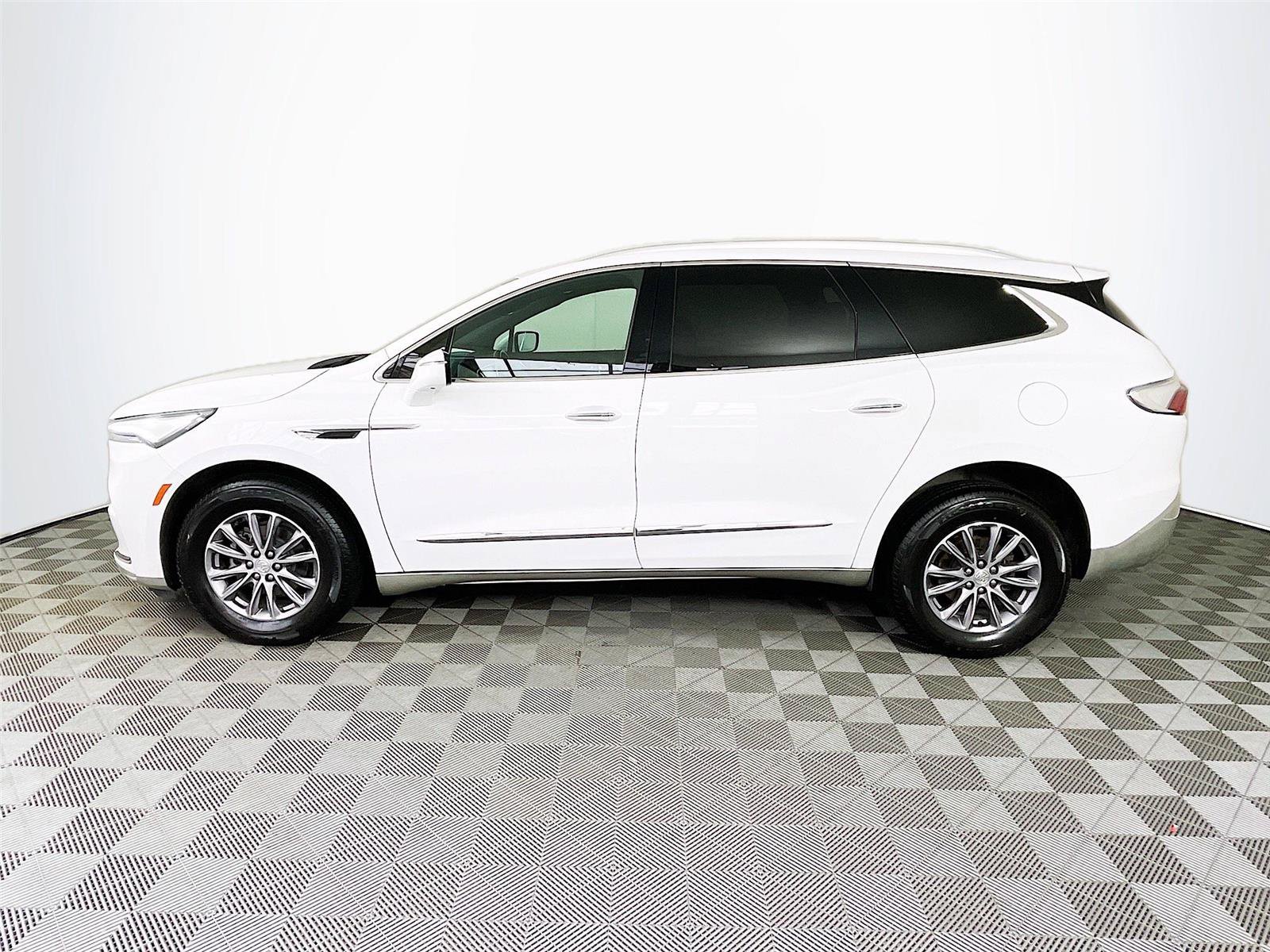 Used 2022 Buick Enclave Premium AWD/4WD image 4