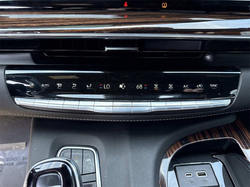 Used 2023 Cadillac Escalade Premium Luxury image 20