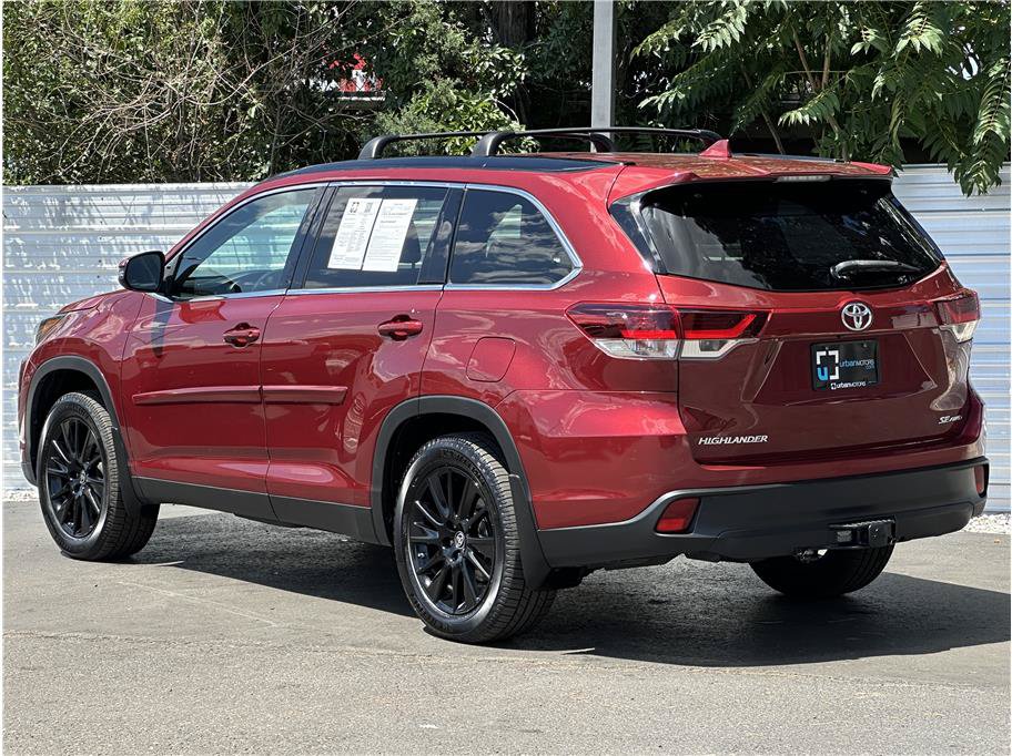 Used 2019 Toyota Highlander SE AWD/4WD image 3