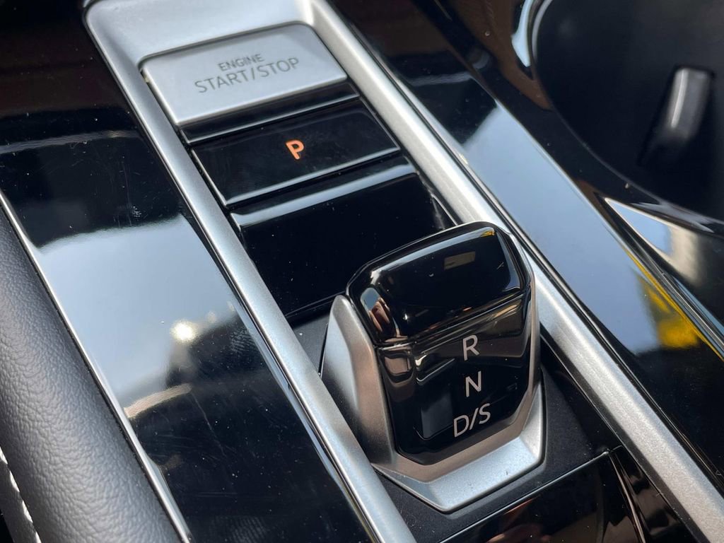 Used 2025 Volkswagen Atlas Cross Sport SE image 28