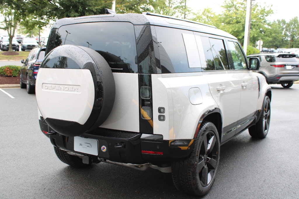 New 2026 Land Rover Defender 110 X-Dynamic SE AWD/4WD image 3