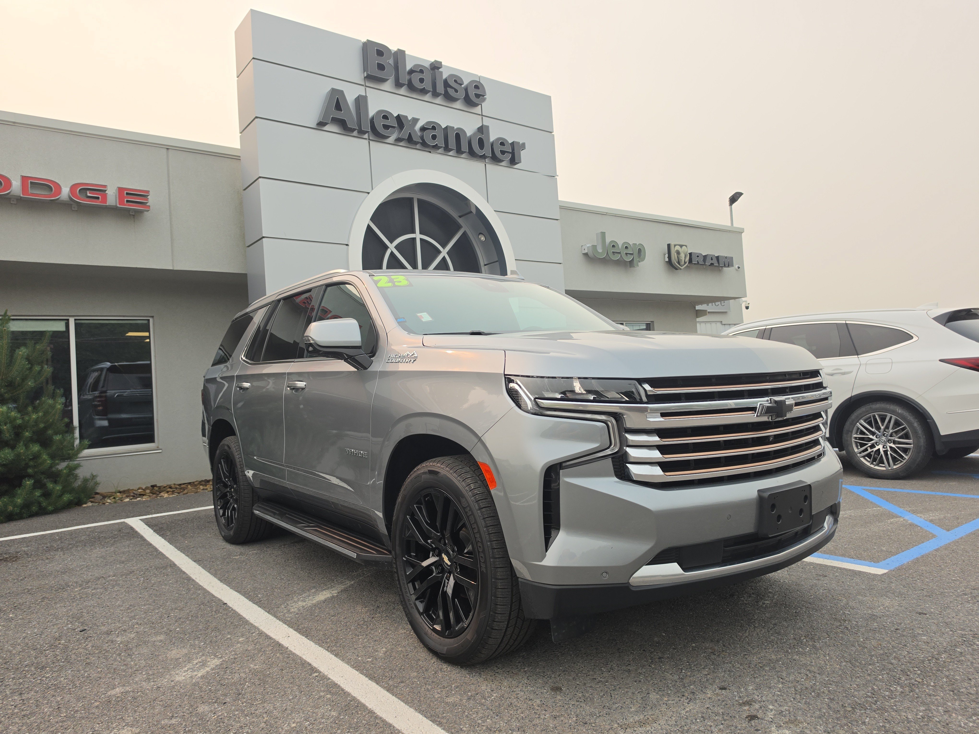 Used 2023 Chevrolet Tahoe High Country AWD/4WD image 1