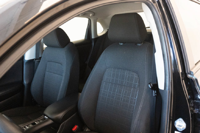 Certified 2025 Honda HR-V LX image 11