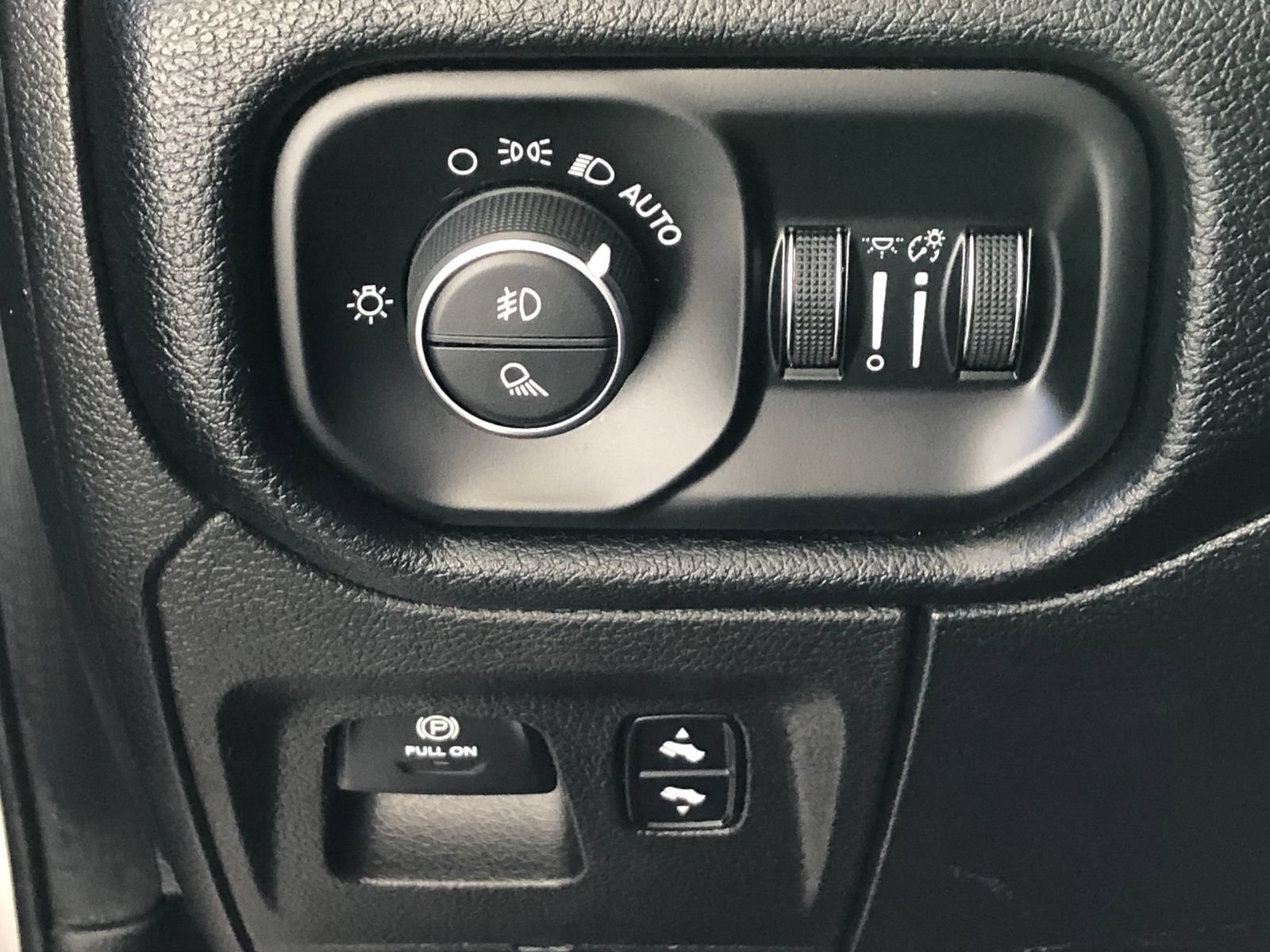 Used 2019 RAM 1500 Big Horn AWD/4WD image 35