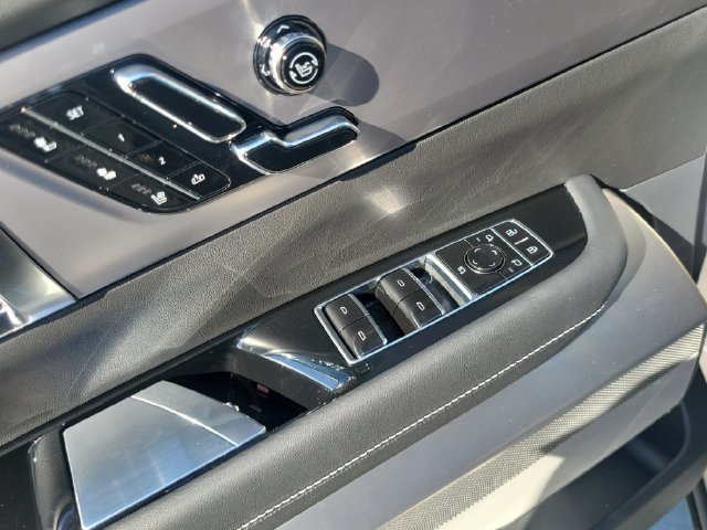 New 2027 Cadillac Vistiq Sport w/ LPO, Floor Liner Package AWD/4WD image 24