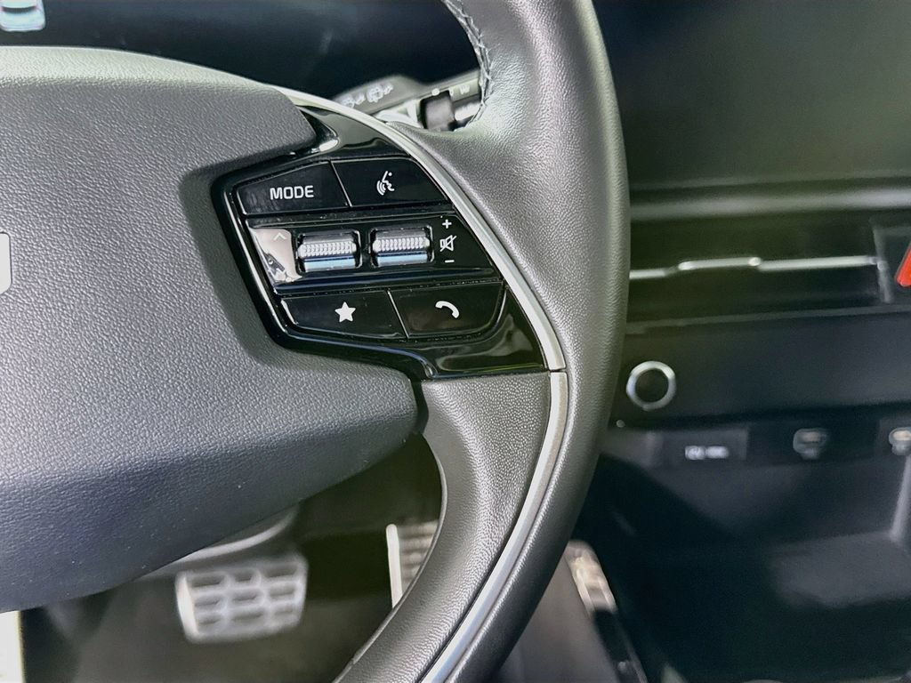 Used 2025 Kia Niro EX Touring FWD image 22
