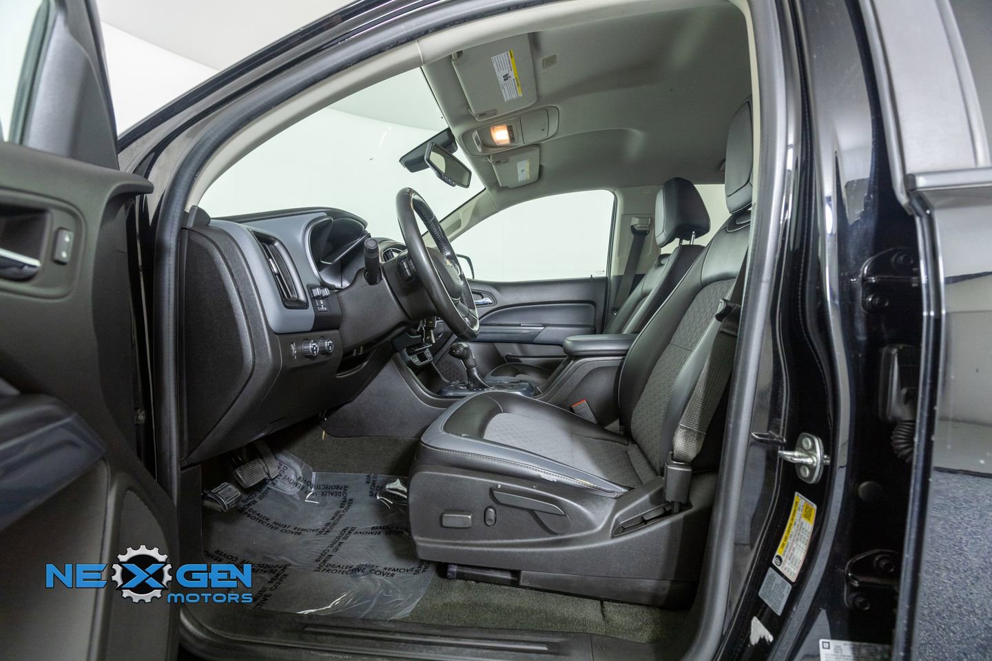 Used 2017 Chevrolet Colorado Z71 AWD/4WD image 11