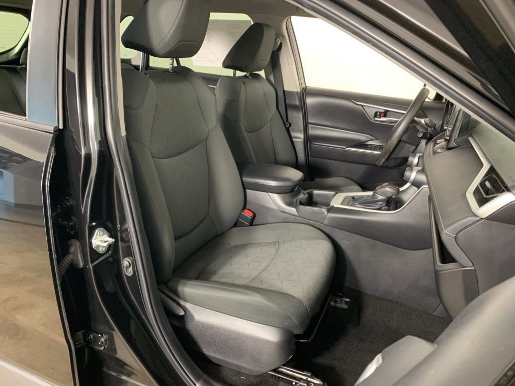 Used 2022 Toyota RAV4 XLE image 35