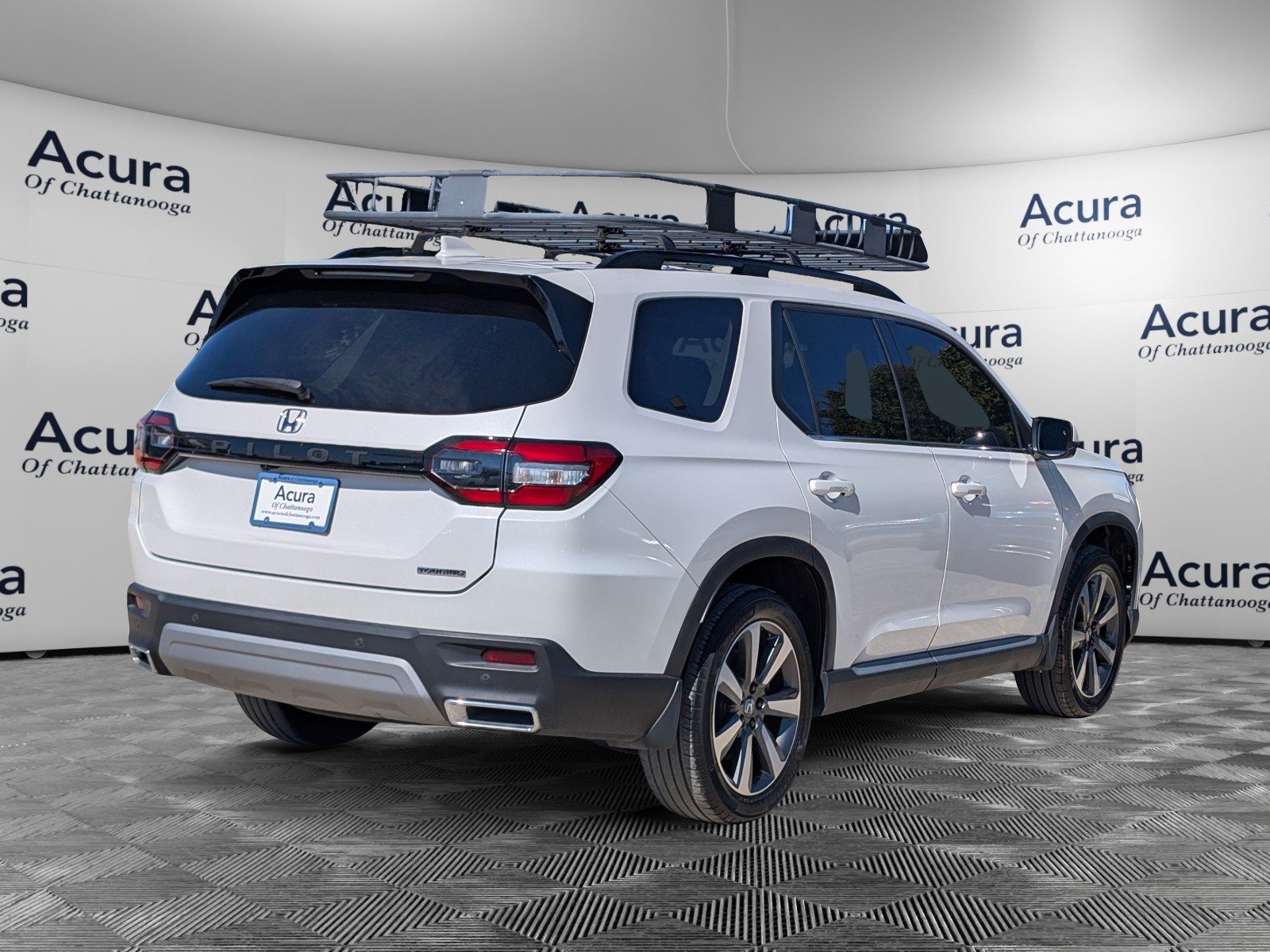 Used 2024 Honda Pilot Touring image 7