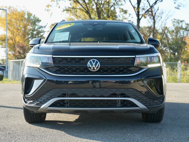 Used 2024 Volkswagen Taos SE image 3