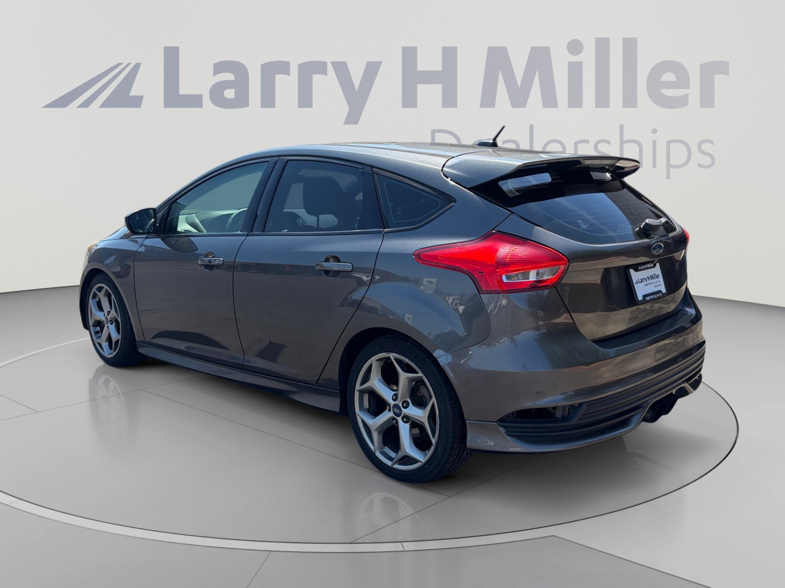 Used 2016 Ford Focus ST w/ Equipment Group 402A FWD image 3