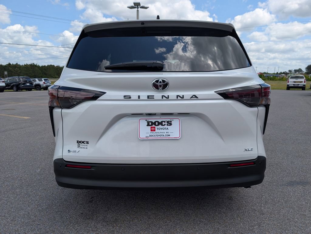 New 2026 Toyota Sienna XLE FWD image 4