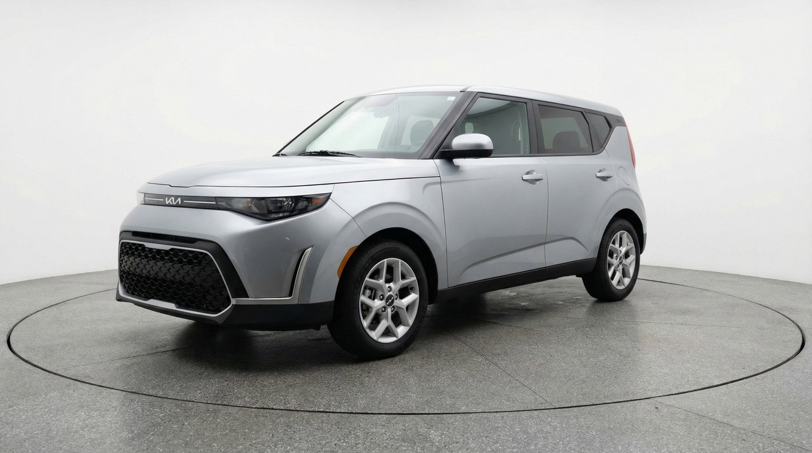Used 2025 Kia Soul LX w/ LX Technology Package FWD image 3