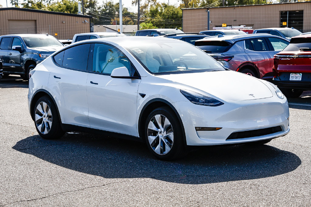 Used 2024 Tesla Model Y Long Range AWD/4WD image 5