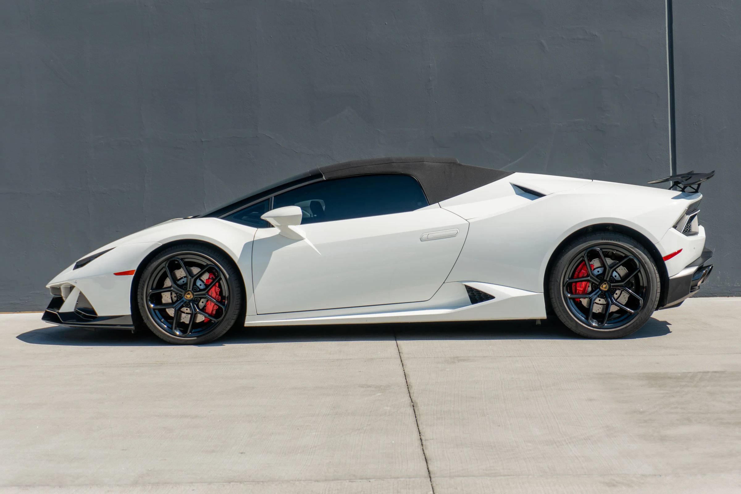 Used 2019 Lamborghini Huracan LP 580-2 RWD image 2
