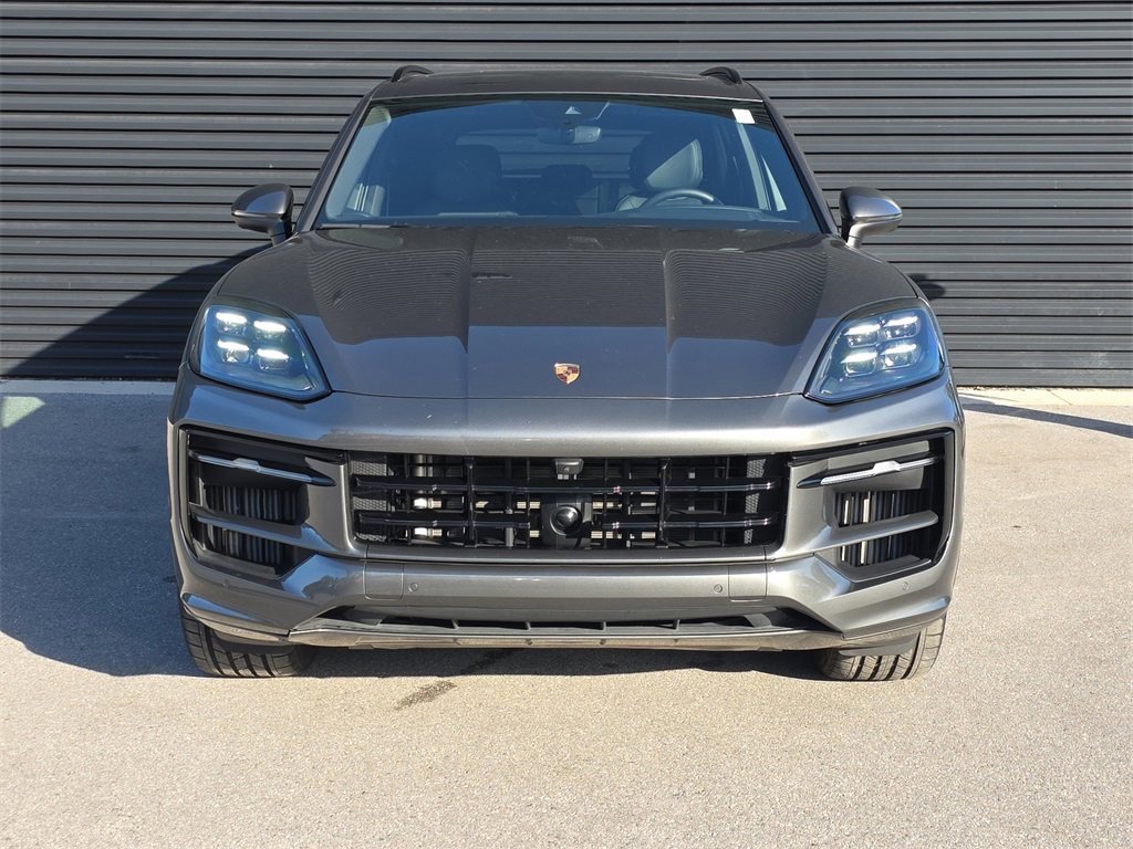 Certified 2025 Porsche Cayenne image 10