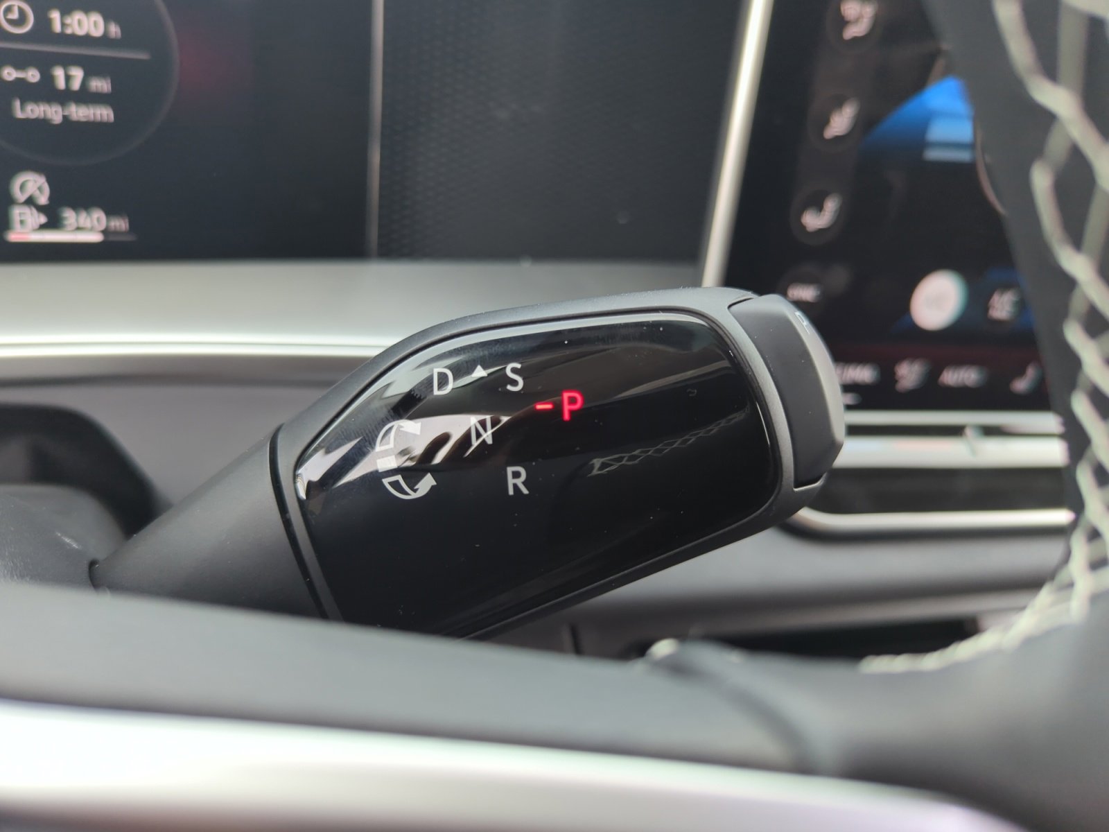 New 2025 Volkswagen Tiguan SE image 15