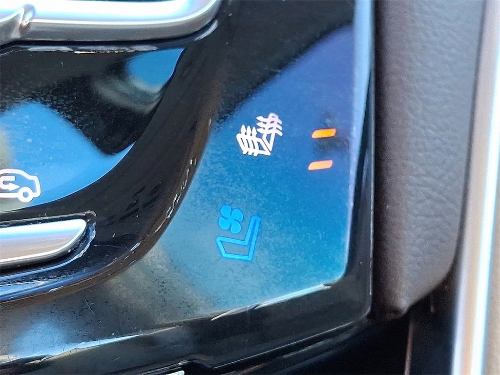 Used 2015 Cadillac XTS Luxury w/ Driver Awareness Package image 27