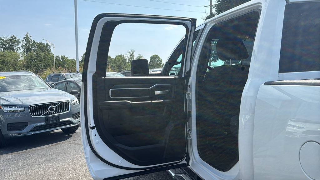 Used 2025 RAM 2500 Big Horn AWD/4WD image 30