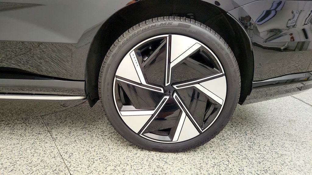 Used 2025 Volvo EX90 Ultra AWD/4WD image 9