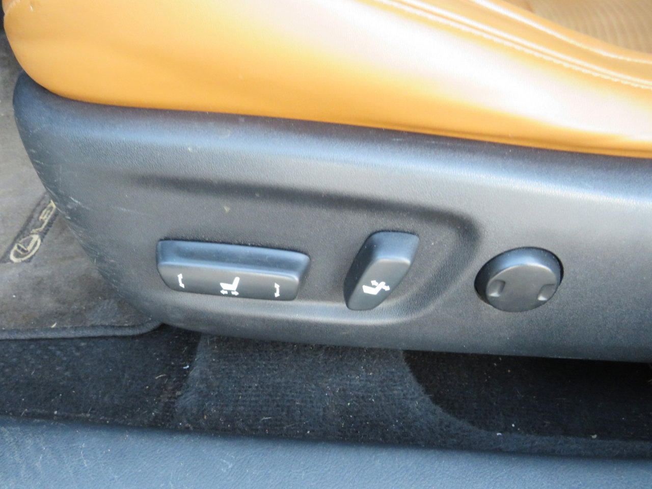 Used 2011 Lexus CT 200h image 16