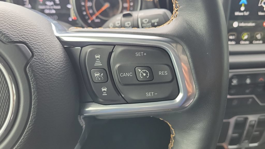 Used 2022 Jeep Wrangler Unlimited Sahara AWD/4WD image 22