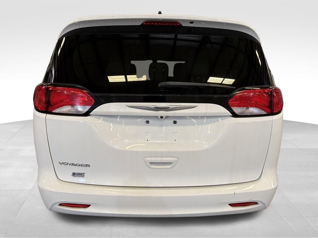 Used 2021 Chrysler Voyager Lxi FWD image 4