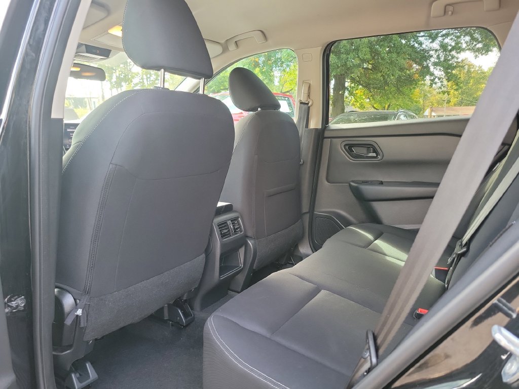 Used 2024 Nissan Rogue S FWD image 16