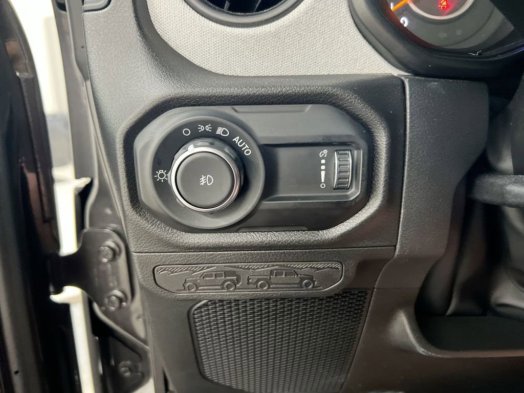 Used 2025 Jeep Wrangler Unlimited Sport AWD/4WD image 18