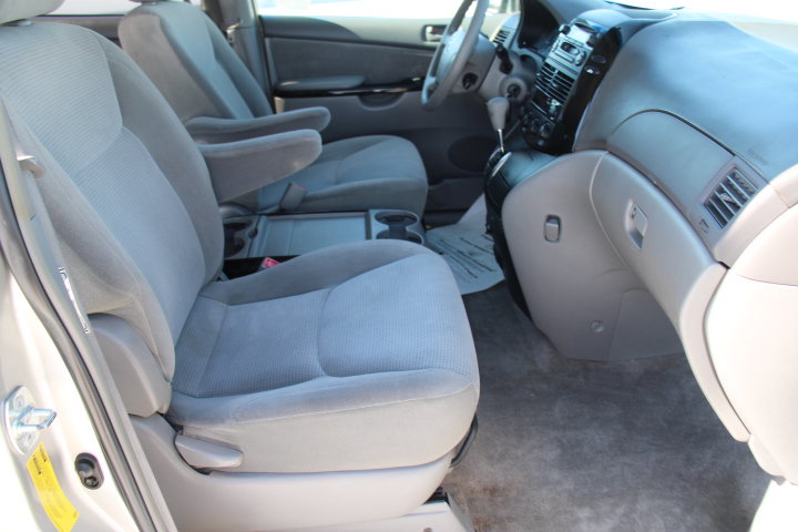 Used 2005 Toyota Sienna LE FWD image 17