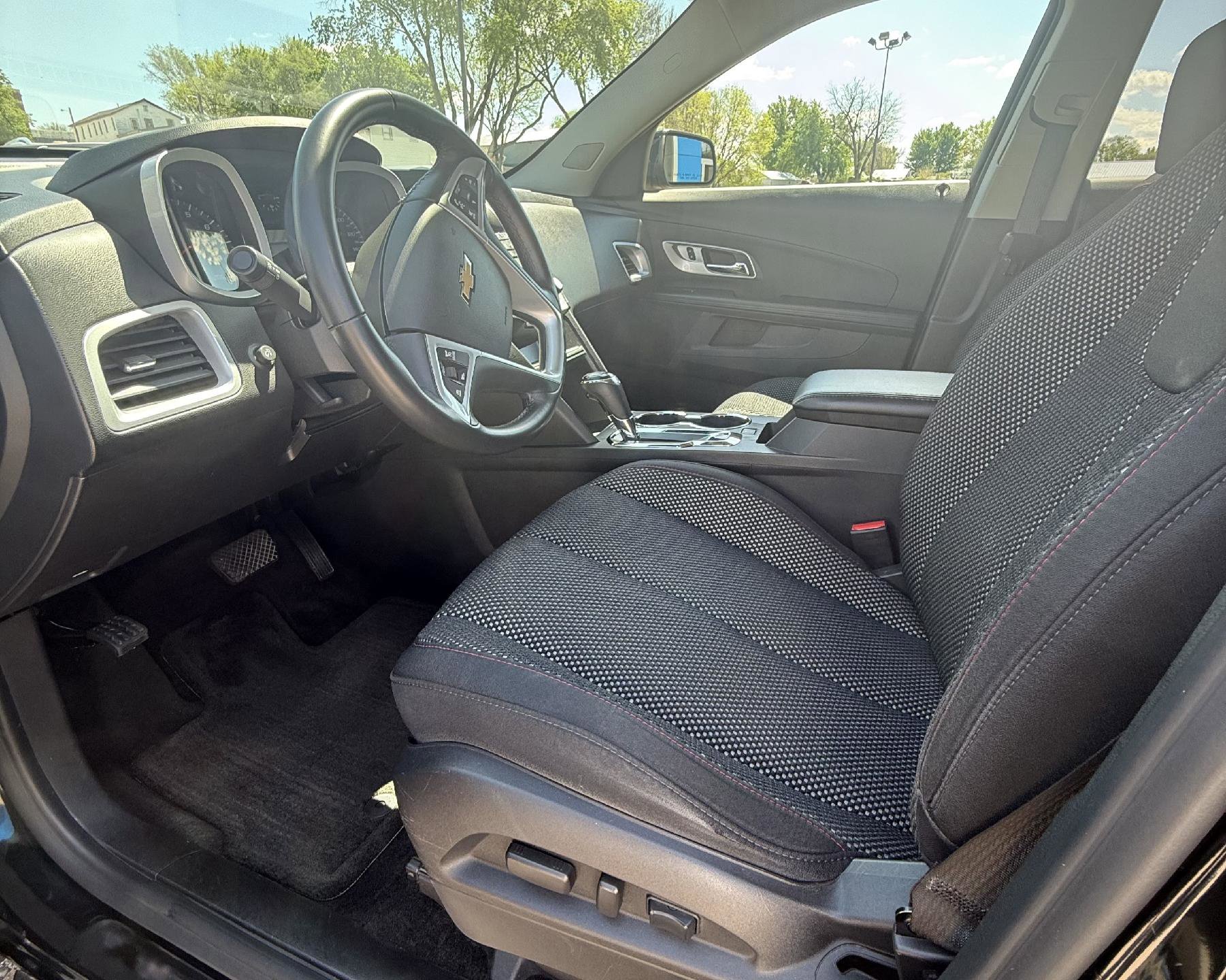 Used 2017 Chevrolet Equinox LT w/ Convenience Package FWD image 6