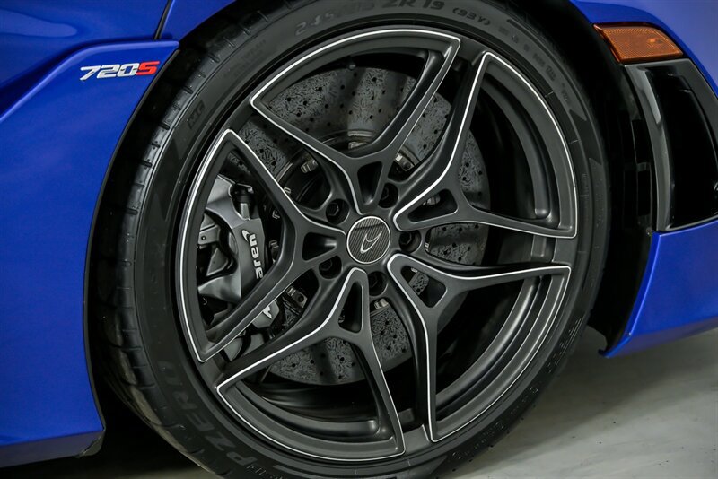 Used 2019 McLaren 720S Performance RWD image 17