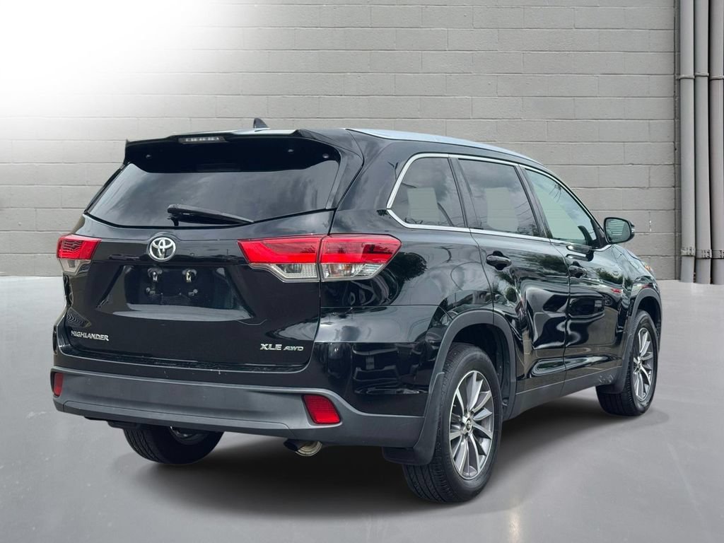 Used 2019 Toyota Highlander XLE AWD/4WD image 5