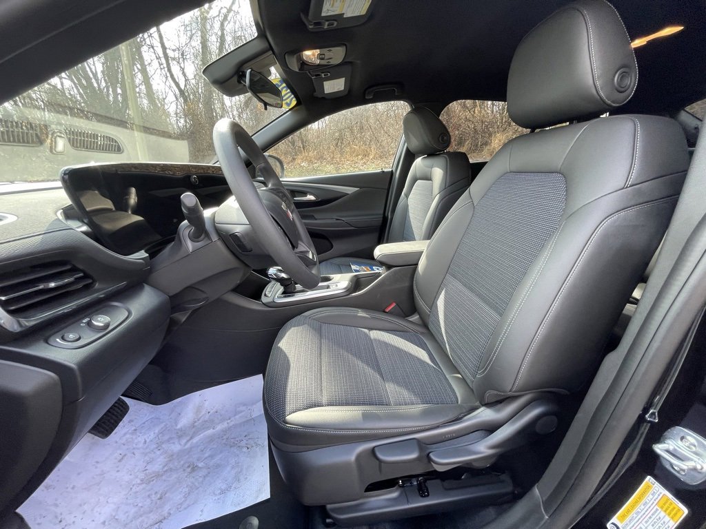 Used 2025 Buick Envista Preferred image 24