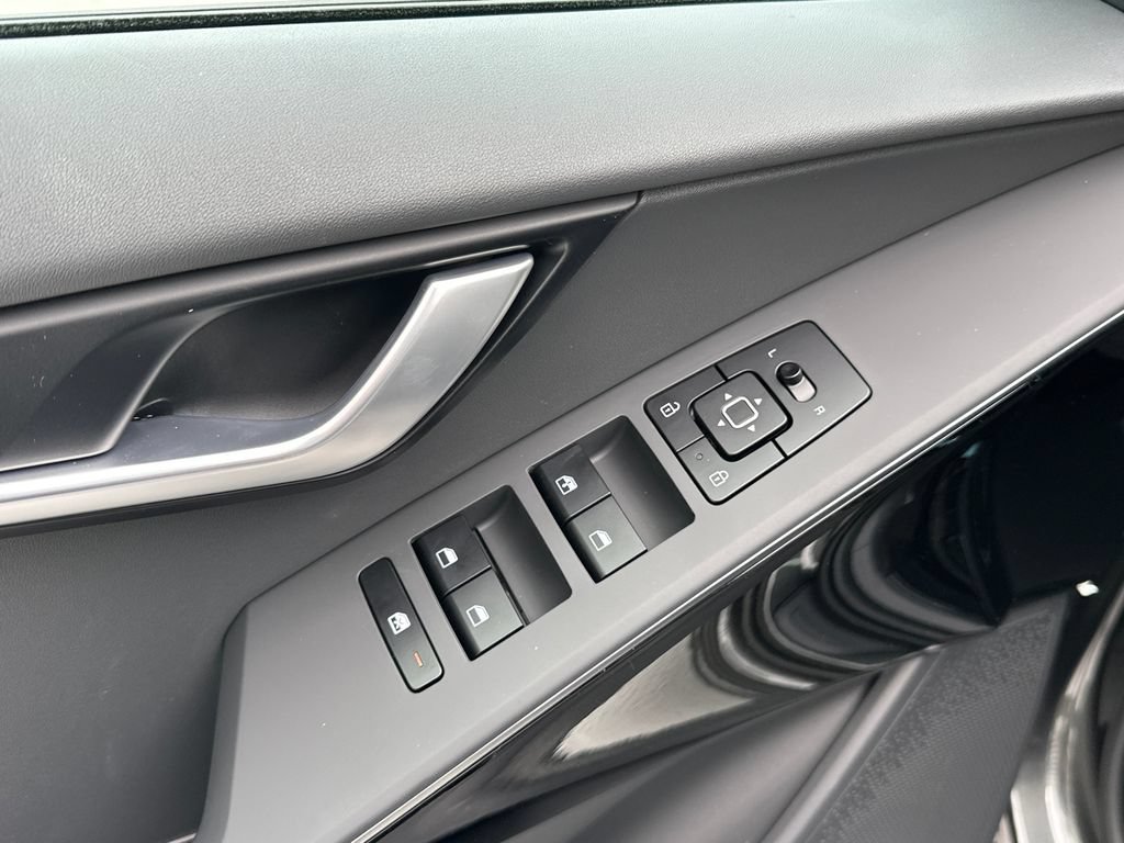 New 2026 Kia Niro EX FWD image 16
