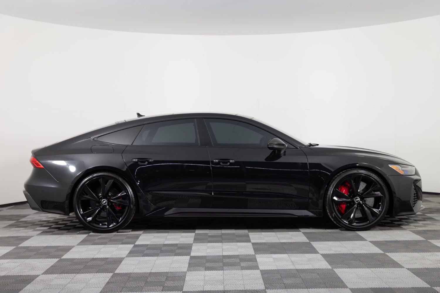 Used 2021 Audi RS 7 Sportback w/ Carbon Optic Package AWD/4WD image 9
