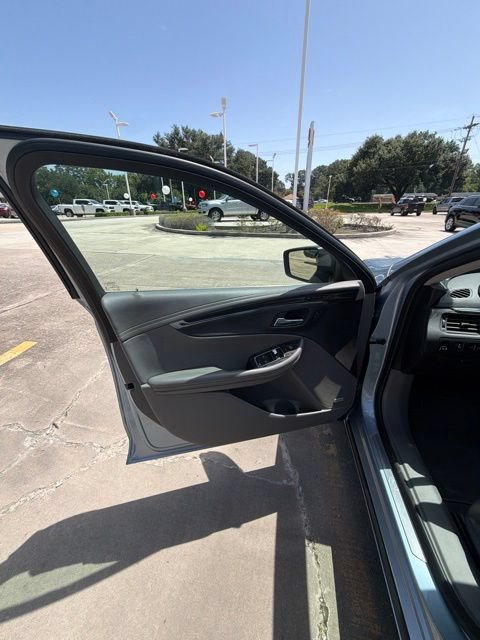Used 2014 Chevrolet Impala LTZ FWD image 10