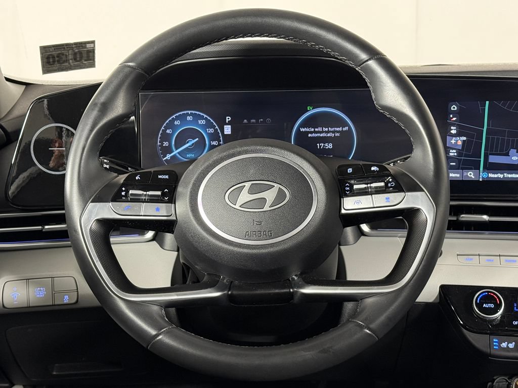 Certified 2025 Hyundai Elantra Limited FWD image 39