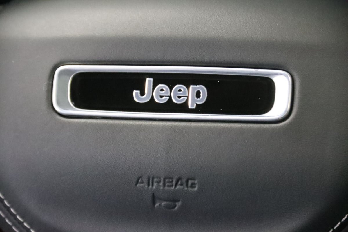 Used 2023 Jeep Grand Cherokee Overland AWD/4WD image 21