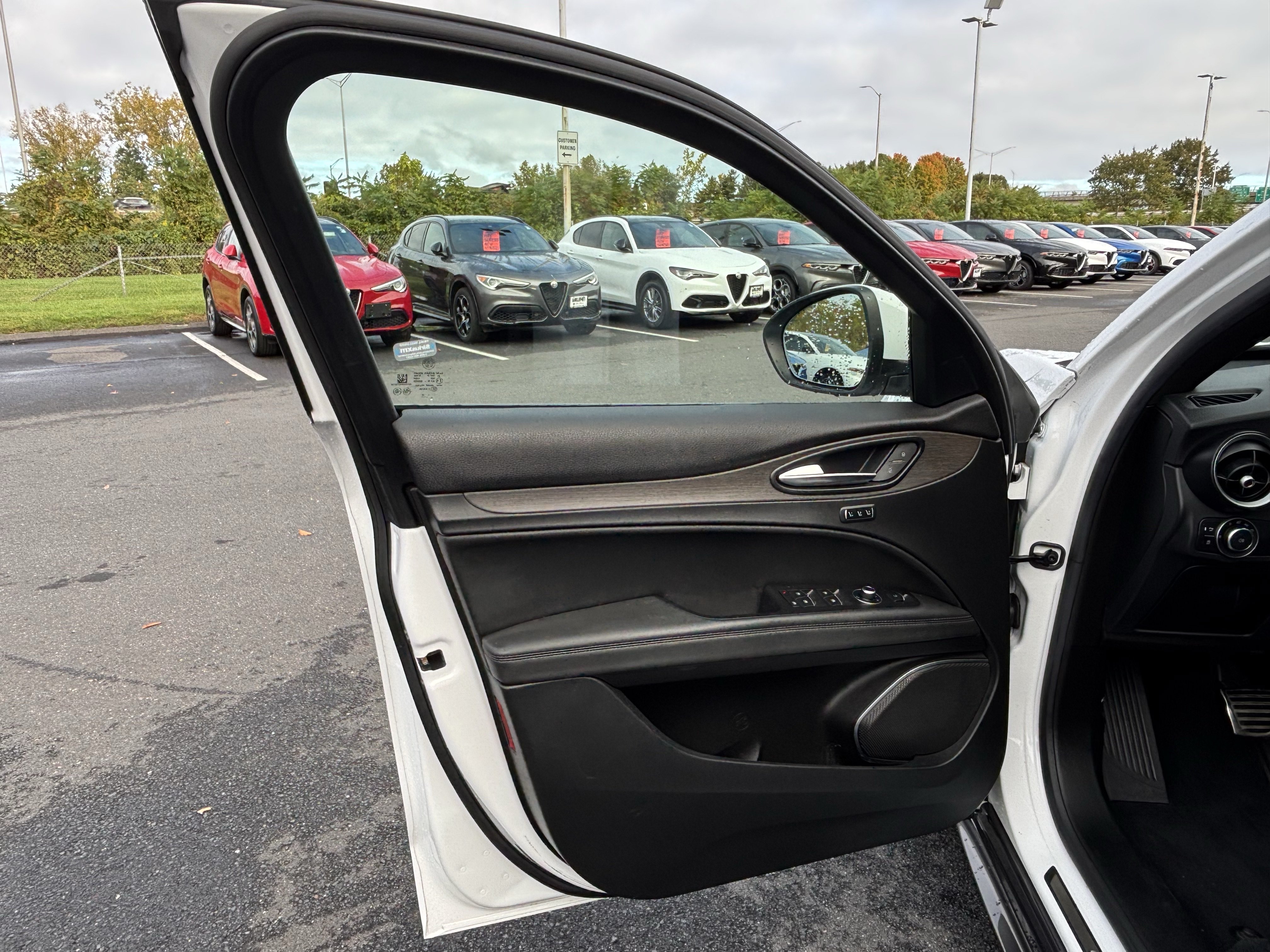 Certified 2023 Alfa Romeo Stelvio Ti AWD/4WD image 30