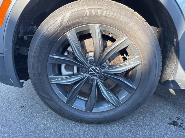 Used 2024 Volkswagen Tiguan SE image 37