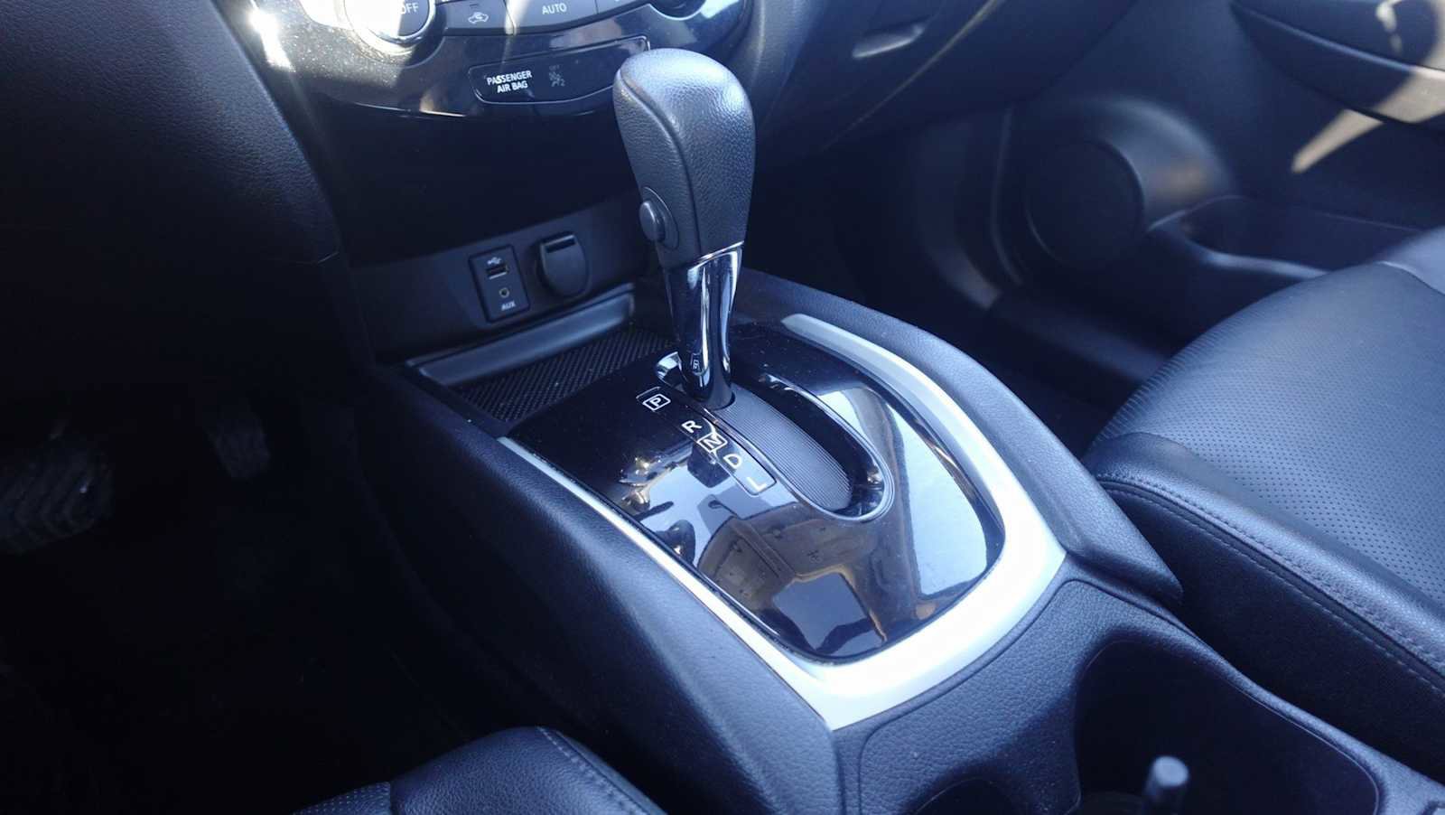 Used 2016 Nissan Rogue SL w/ SL Premium Package image 16