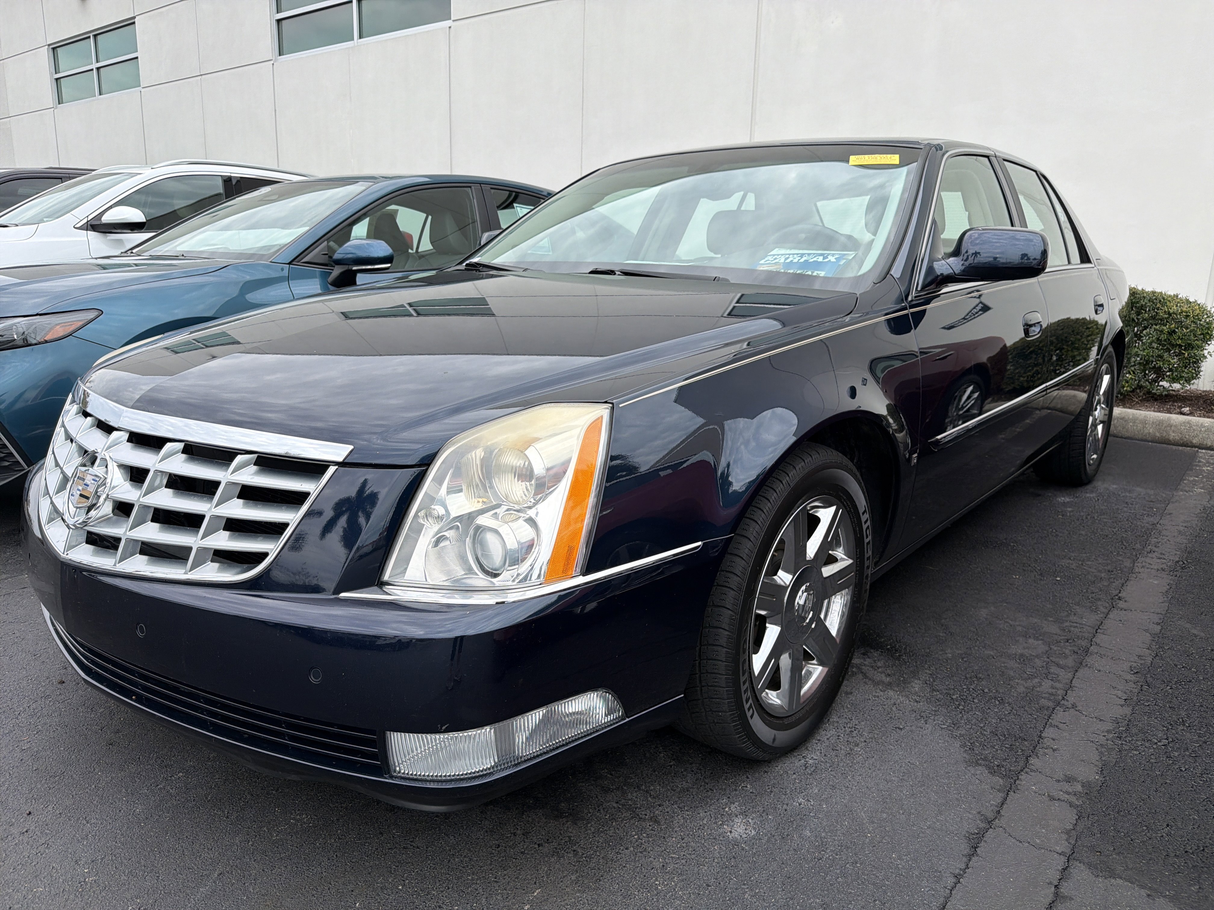 Used 2007 Cadillac DTS Luxury I w/ Sun And Sound Package image 3