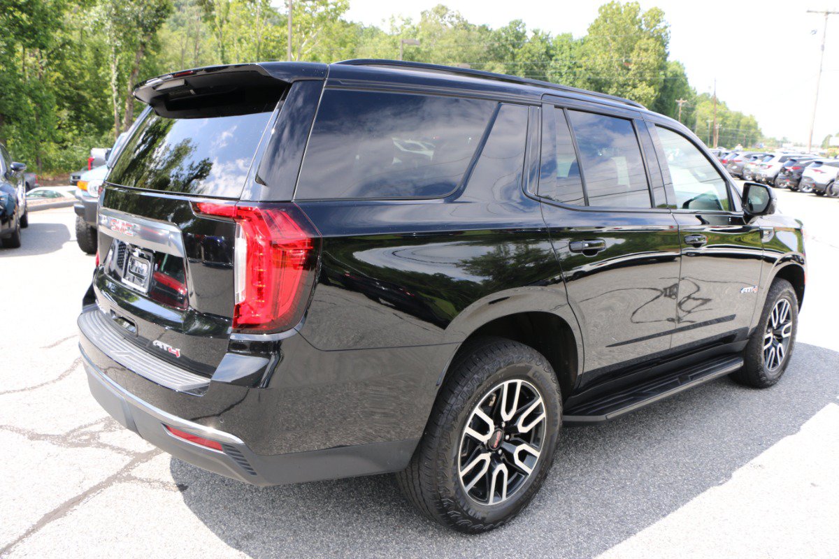 Used 2024 GMC Yukon AT4 w/ Technology Package AWD/4WD image 8