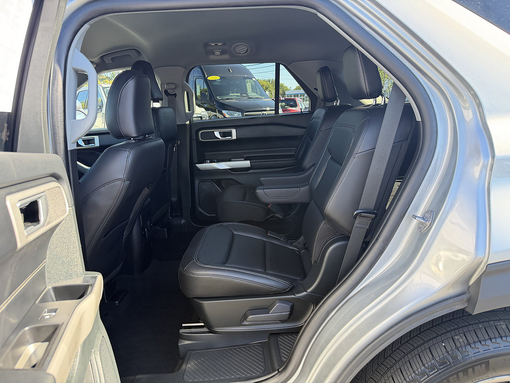 Used 2023 Ford Explorer XLT w/ Equipment Group 202A AWD/4WD image 11