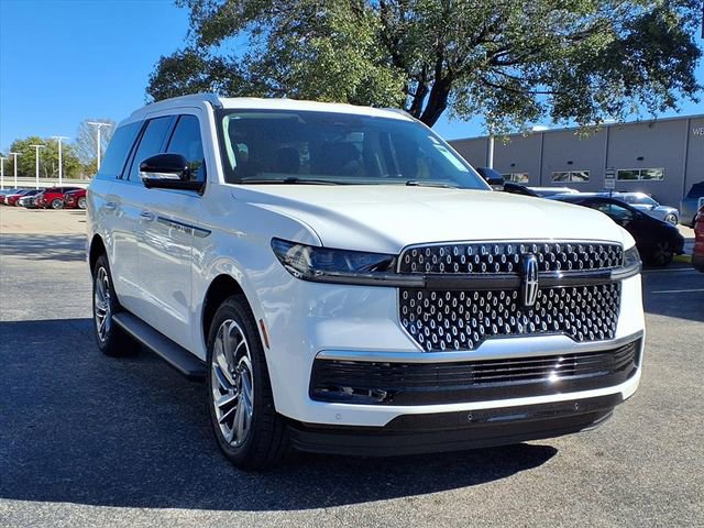 New 2026 Lincoln Navigator Premiere image 4