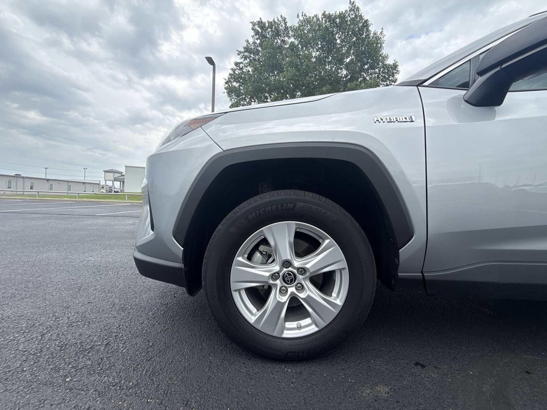 Used 2021 Toyota RAV4 LE AWD/4WD image 10