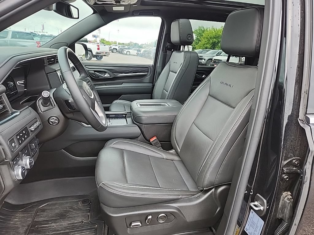 Certified 2024 GMC Yukon Denali w/ Max Trailering Package AWD/4WD image 42